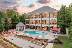 Image of #1 rated Lake House in Eastern United States.  Book Your Stay at MacDaddy!