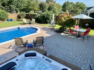 Image of Amazing Pool-Hottub-4 BR 3 BA-King beds-7 miles to the Beach!