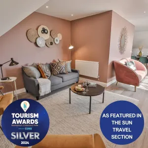 Image of BOURNECOAST - Stylish Flat with BALCONY - SEA VIEWS - 10 MIN WALK TO BEACH - PARKING - WIFI - FM8407