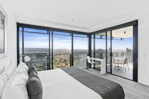 Image of Uninterrupted river and hinterland views from the 38th floor!