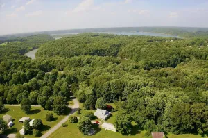 Image of Relax at the lakehouse-1\/4 mile to the boat ramp!