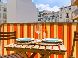Image of Centre de Nice - Musiciens - Maréchal - Balcon 500m Promenade des Anglais