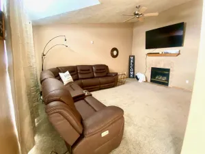 Image of ***Captivating Twin Home on quiet street close to lots of attractions***