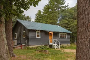 Image of This cabin is a 2 bedroom(s), 1 bathrooms, located in Eliot, ME.
