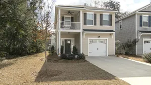 Image of ~BEAUTIFUL HOME NESTLED IN THE PERFECT TOWN~