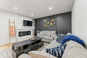 Image of Gorgeous 3 Bedroom Modern Home w\/ POOL & DECK!