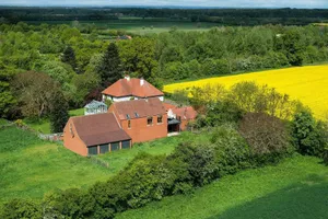 Image of Central location,comfy beds ,wild life,great views &reviews.Electric car charger