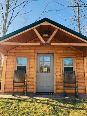 Image of Luxury Long Neck Giraffe Cabin