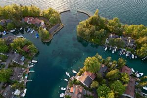 Image of Port-Ripaille: lake and mountain + mooring place