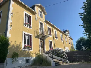 Image of Superb 4 Bedroom House, sleeping up to 6 Adults and 4 Children, fully equipped.