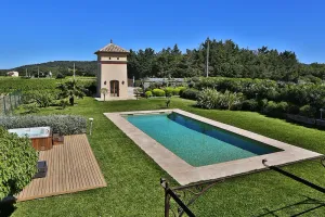 Image of Pretty farmhouse tastefully renovated, air-conditioned, in the vineyards, with jacuzzi pool