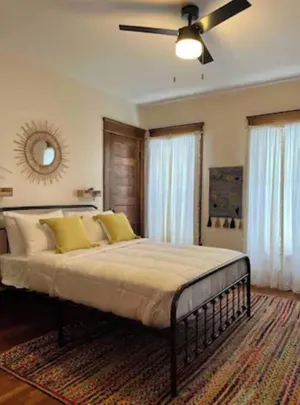 Image of Quaint Pet Friendly 2 Bed Apartment Downtown