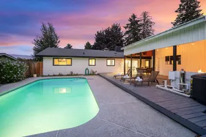 Image of Sunny Wenatchee Pool House