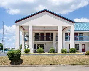 Image of Econo Lodge Canton I-55