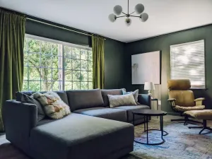 Image of Centrally located, spacious and comfortable! Minutes from downtown\/UT, shopping.