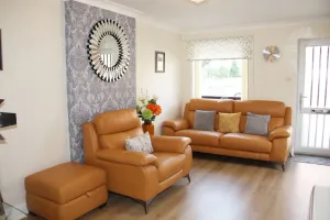 Image of City Centre Town House with Riverside Views and Free Parking 1BAK