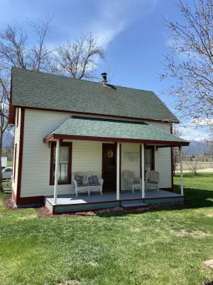 Image of Restored 1909 2 Story Farmhouse minutes from Hamilton