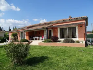 Image of Soleil single-storey villa with 8\/4 saltwater swimming pool, secure, fenced garden