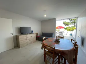 Image of Appartement rénové à neuf, 4 couchages, balcon ensoleillé, parking privé, proche plage et commerces - FR-1-224C-173