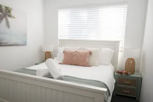 Image of Cosy Family Friendly, Beachside Unit, Views, Walk Everywhere. Long stays welcome