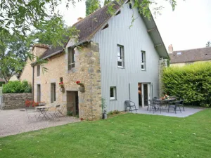 Image of Renovated 17th-Century Barn with Garden, Terrace, and Modern Amenities in Alençon