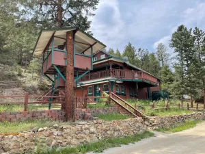 Image of Private 5 Bedroom Cabin w\/ Fireplace, & Treehouse.