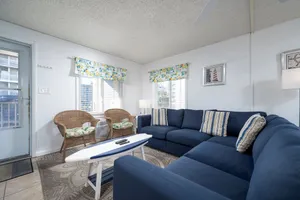 Image of Cute ground floor condo, just 1\/2 block to the beach