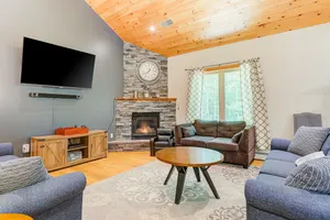 Image of Two-level Townhome with Gas Fireplace, Deck, and Grill - Amazing Location