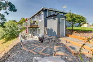 Image of Bright & Cheery Golf Getaway, Close to Wineries & Local Attractions