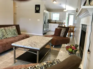 Image of Clean & Comfortable 3beds\/2baths) single Home
