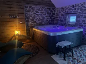 Image of La Maison De Marraine indoor jacuzzi