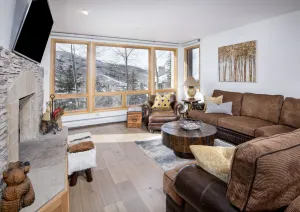 Image of MINT Ski-in\/Ski-out w\/Mnt. Views, 3Bed 3Bath,with 2 Master on-suites, Highlands