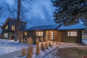 Image of Mid Century Gem! Close to campus, downtown and bus stop. Clean and comfortable.
