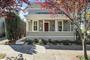 Image of Healdsburg Plaza Gem--Beautifully Restored 1880's Cottage Downtown