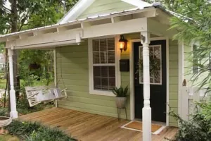 Image of The Greenhouse Cozy Cottage- Walk to Downtown!