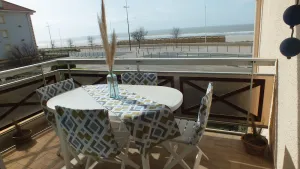 Image of Studio Front de Mer facing the Cordouan lighthouse