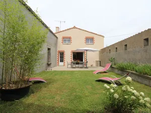 Image of Charming, Eco-Friendly Cottage: Terrace, Garden, Near Puy du Fou & Zoo, Ideal for Families