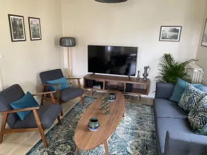 Image of Charming Central T3 with Garden, Near Thermal Baths, WiFi, Parking, BBQ
