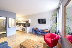 Image of Bordeaux city center, quiet apartment + parking (sup)