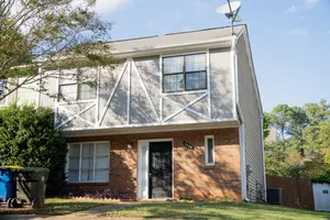 Image of Close to Downtown Kennesaw - Beautiful 3 Bedroom Townhouse!