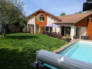 Image of Large house with swimming pool in Lyon ideal for families, close to transport links