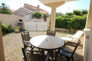 Image of 80m de la plage Appartement au rdc d'une maison 1 chambre 4 couchages cour LXRV9A