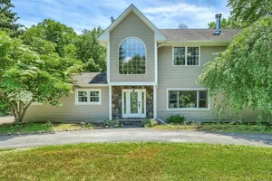 Image of Fully facilitated home, 7 Beds + Pool. (Pine Bush)