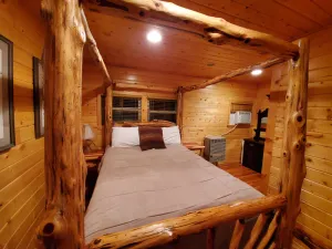 Image of Gorgeous Waterfront Cabin, Stunning Nature Setting Near PSU