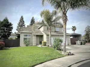 Image of Travelers Dream! Large Home, Huge Yard, Style & Comfort