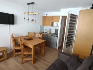 Image of Cozy renovated apartment, on the slopes, balcony, parking