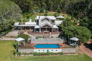 Image of OFF THE GRID-CELEBRITY LUXURY