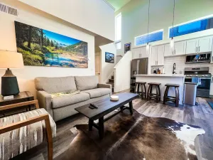 Image of Private Sauna, Pool \/ Hot Tub \/ Gym, 2 Bed \/ 2 Bath, Sleeps 6