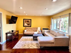 Image of Private Suite in Little Hill for Extended Stay. Pet Friendly!