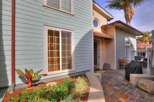 Image of Bikini Bungalow - Large condo, Steps from Beach + Parking, Family